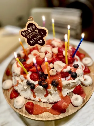 Red fruit pavlova by Delizie di Chiara